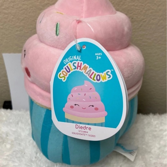 Squishmallows Deidre the Cupcake 8" Stuffed Plush - Picture 3 of 4